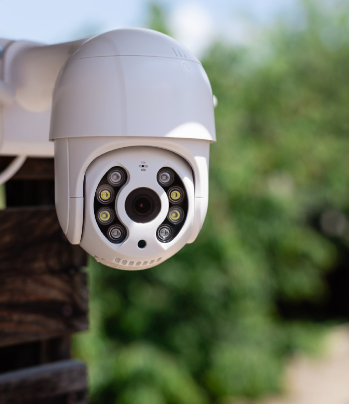 Caméra de vidéosurveillance motorisée installée
