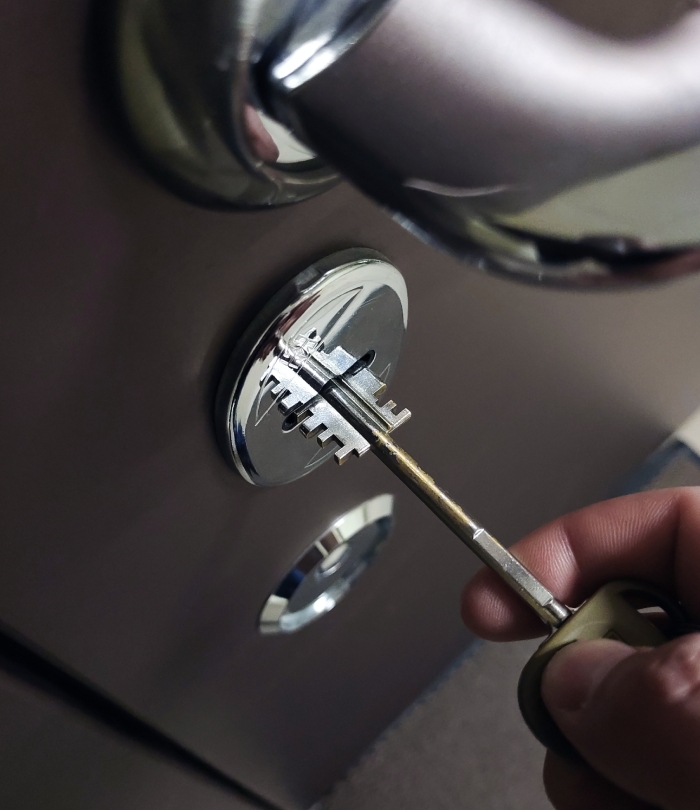 Dépannage serrurerie pour serrure bloquée ou clé coincée dans une porte