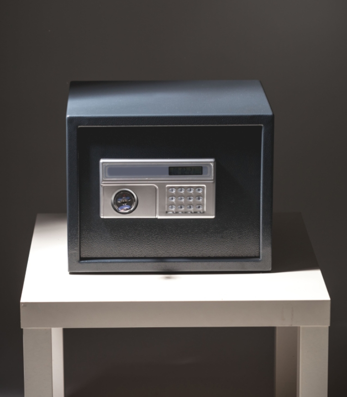Coffre-fort électronique avec clavier numérique proposé par Marchand Père et Fils pour sécuriser biens et documents